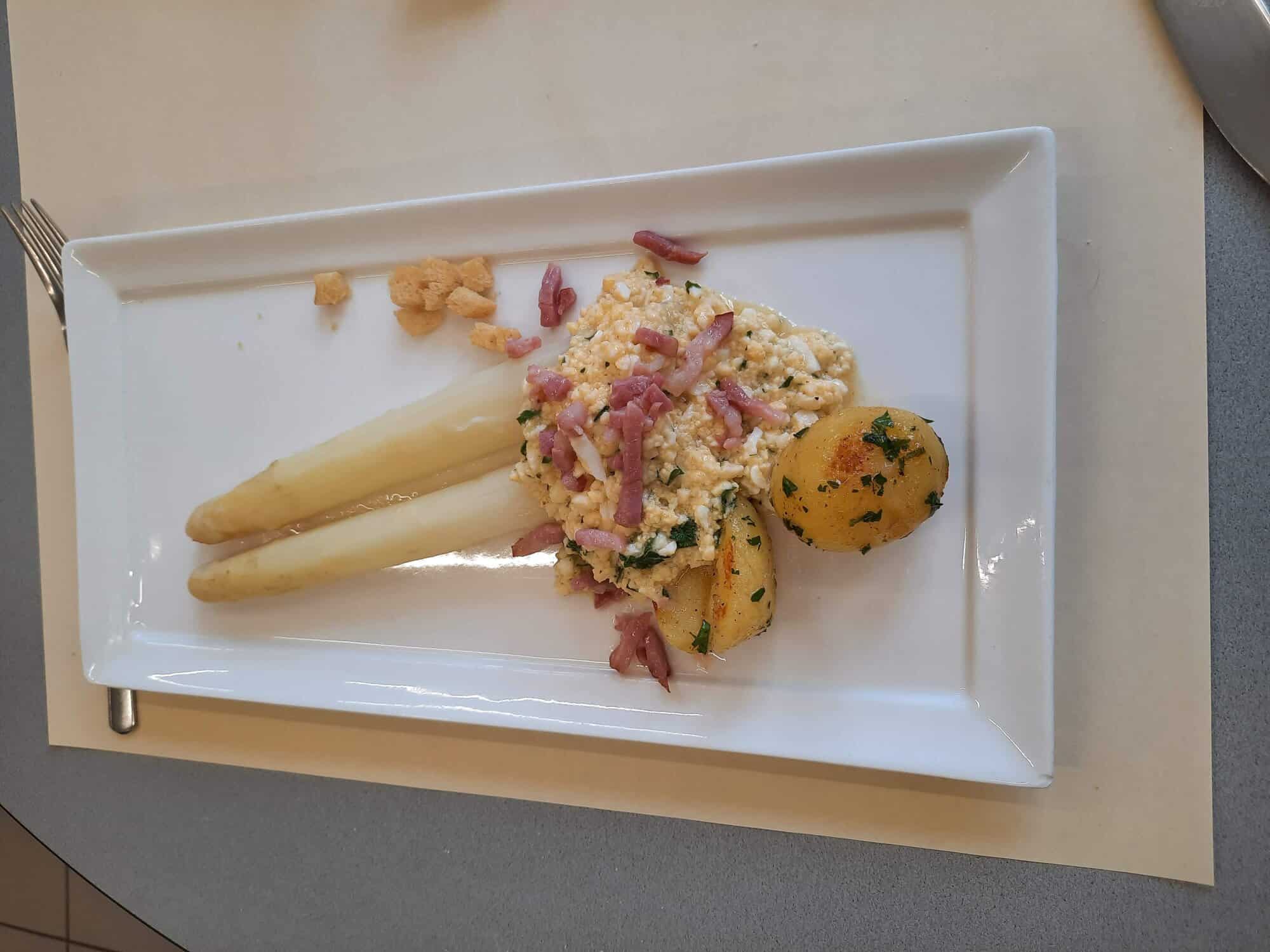 Main dish -white asparagus -Flemish way to prepare 