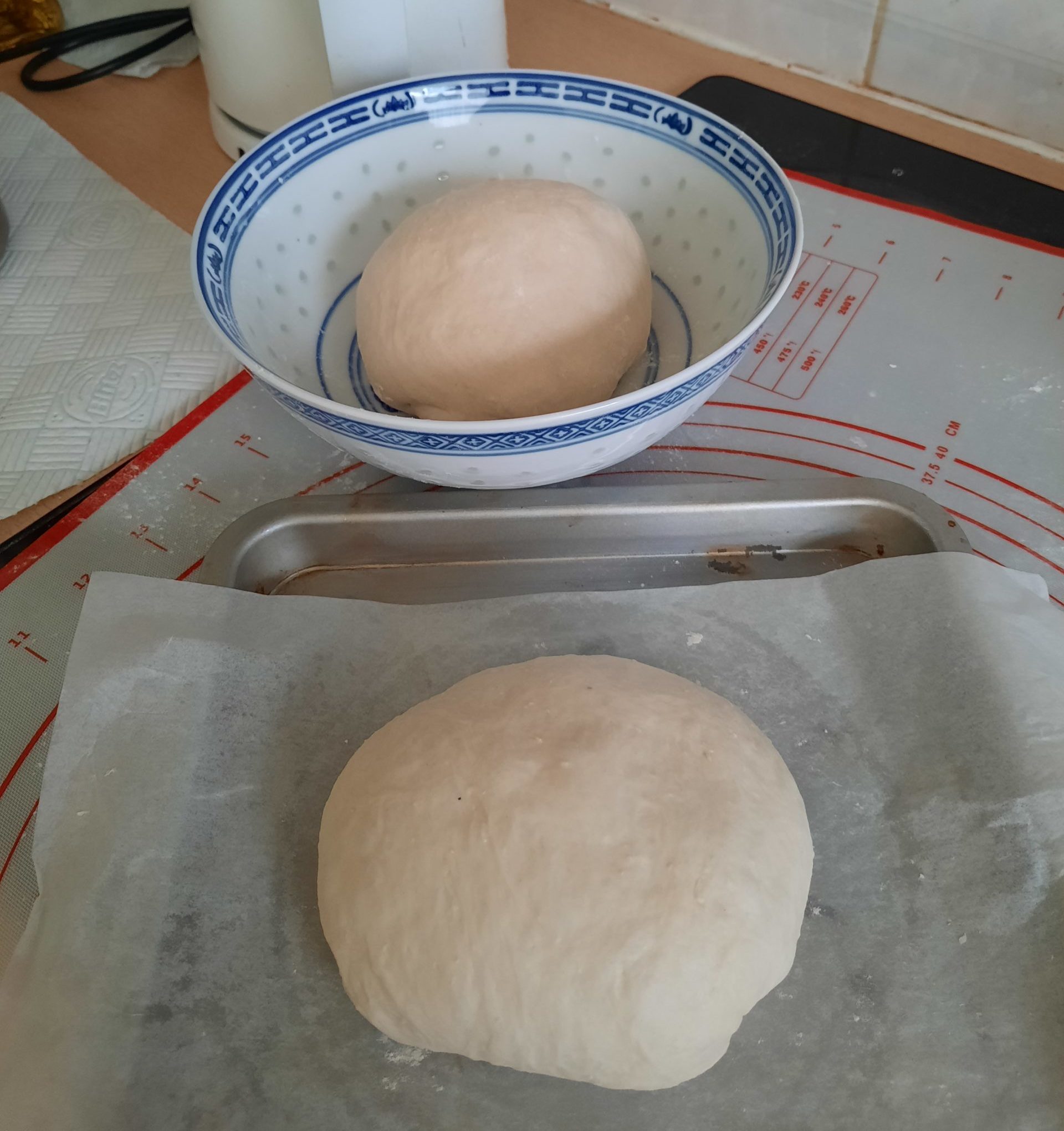 Divide the dough with a knife: 350g × 2