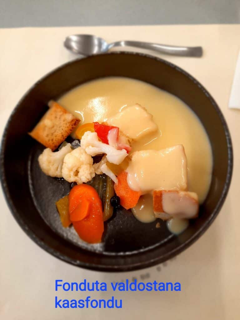 part of the pickled vegetables are served with the cheese fondue. The acidity of the vegetables forms a perfect counterpart to the full (fatty) taste of the cheese