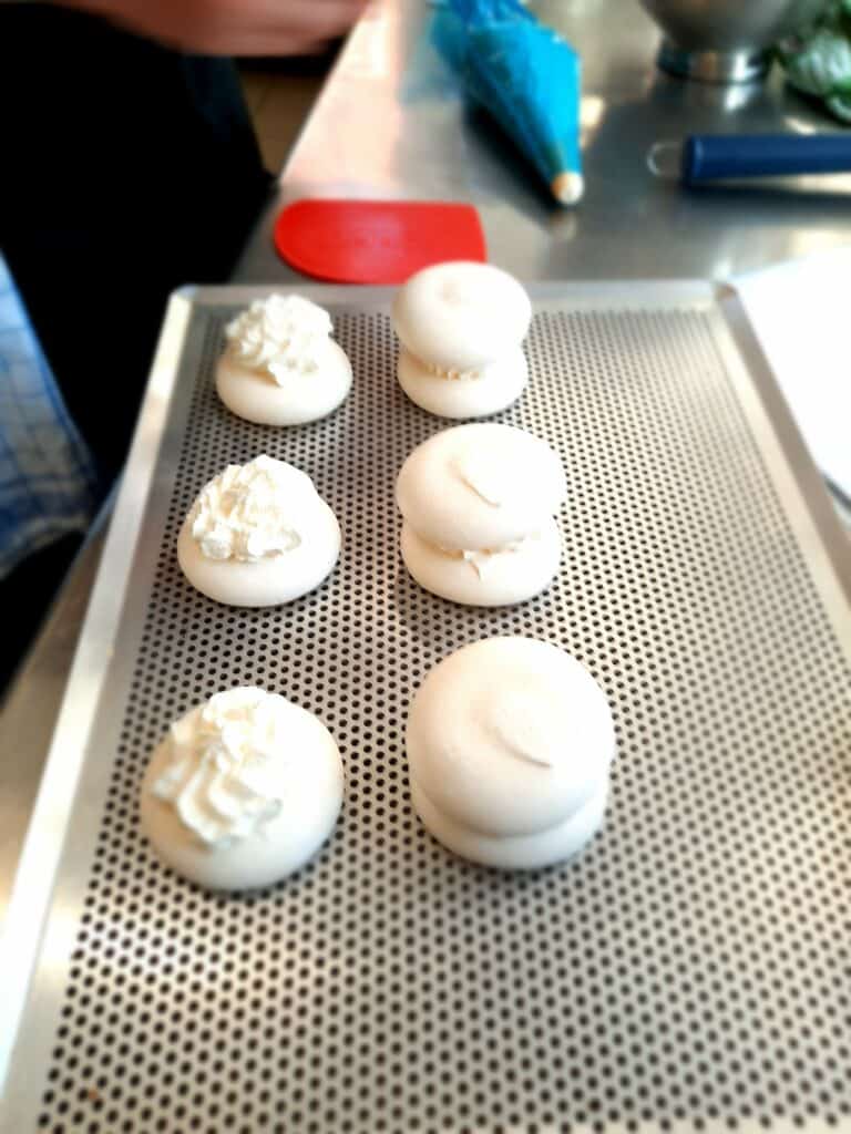 Composition of two meringues with whipped cream in between