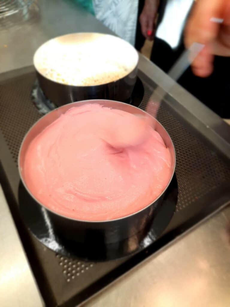 Add remaining raspberry meringue and smooth the surface